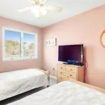 Westwood --- 828 Westwood Ave, Unit B