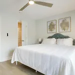 Bethany Beach Townhome Walk To Beach And Boardwalk!