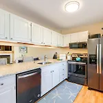 Family Townhome With Deck Walk To Bethany Beach!