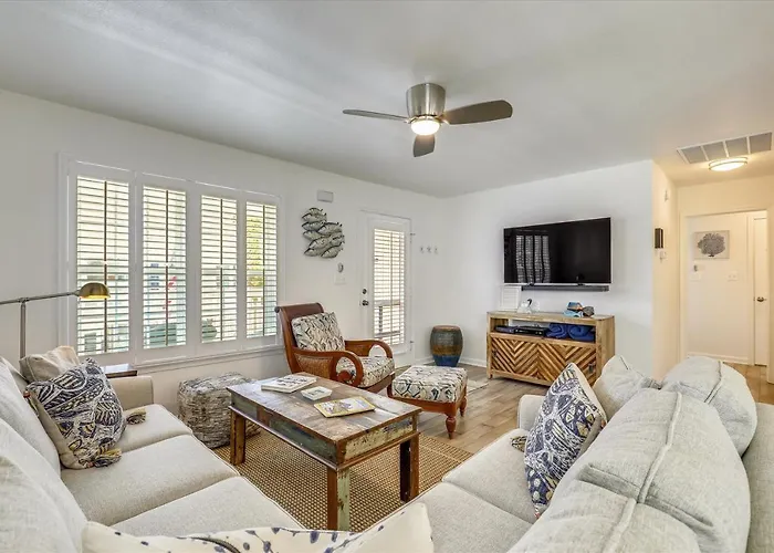 Bahamas Beach Cottages - 641 Sandy Point