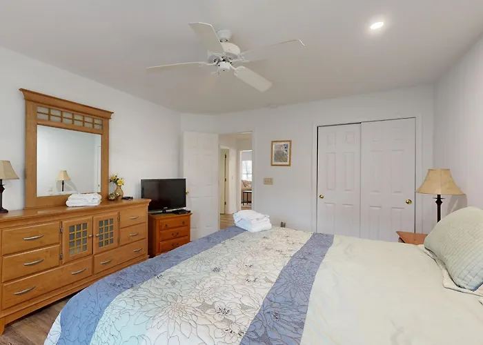 Salt Pond - 1 Heron Ct