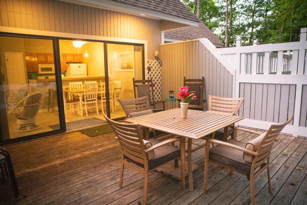 Sea Colony Woodland Holiday home