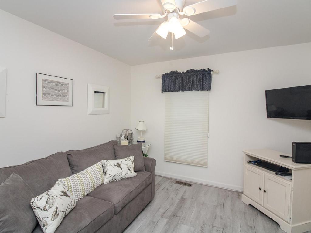 Apartment Sea Colony Sanddollar Iii