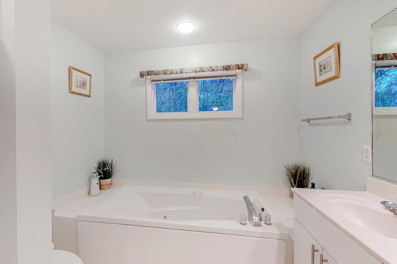Sea Colony - 53010 Lakeshore * Bethany Beach