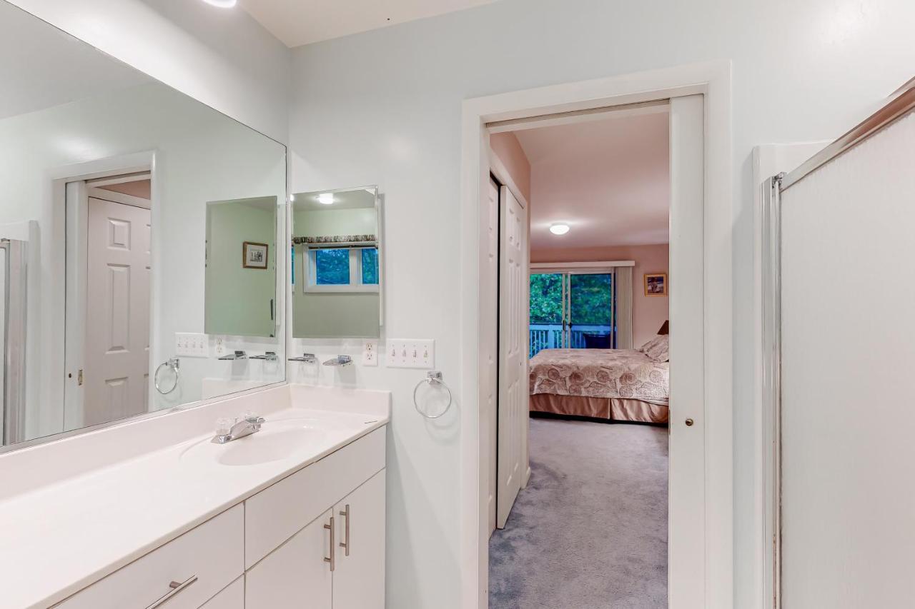 Sea Colony - 53010 Lakeshore *