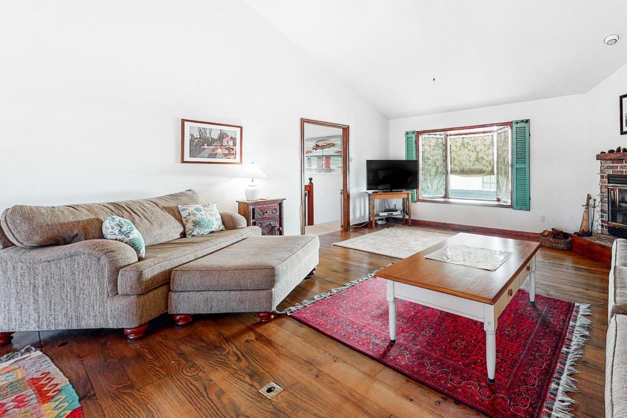 Cat Hill - 436 Tamarack *