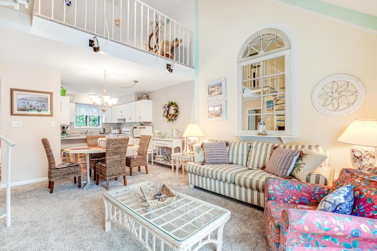 Sea Colony --- 9803 Evergreen Apartment