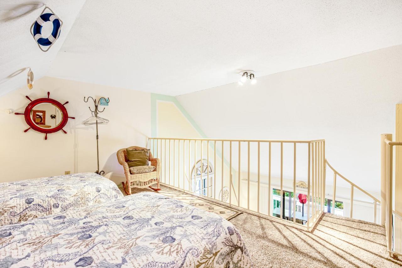 Sea Colony --- 9803 Evergreen