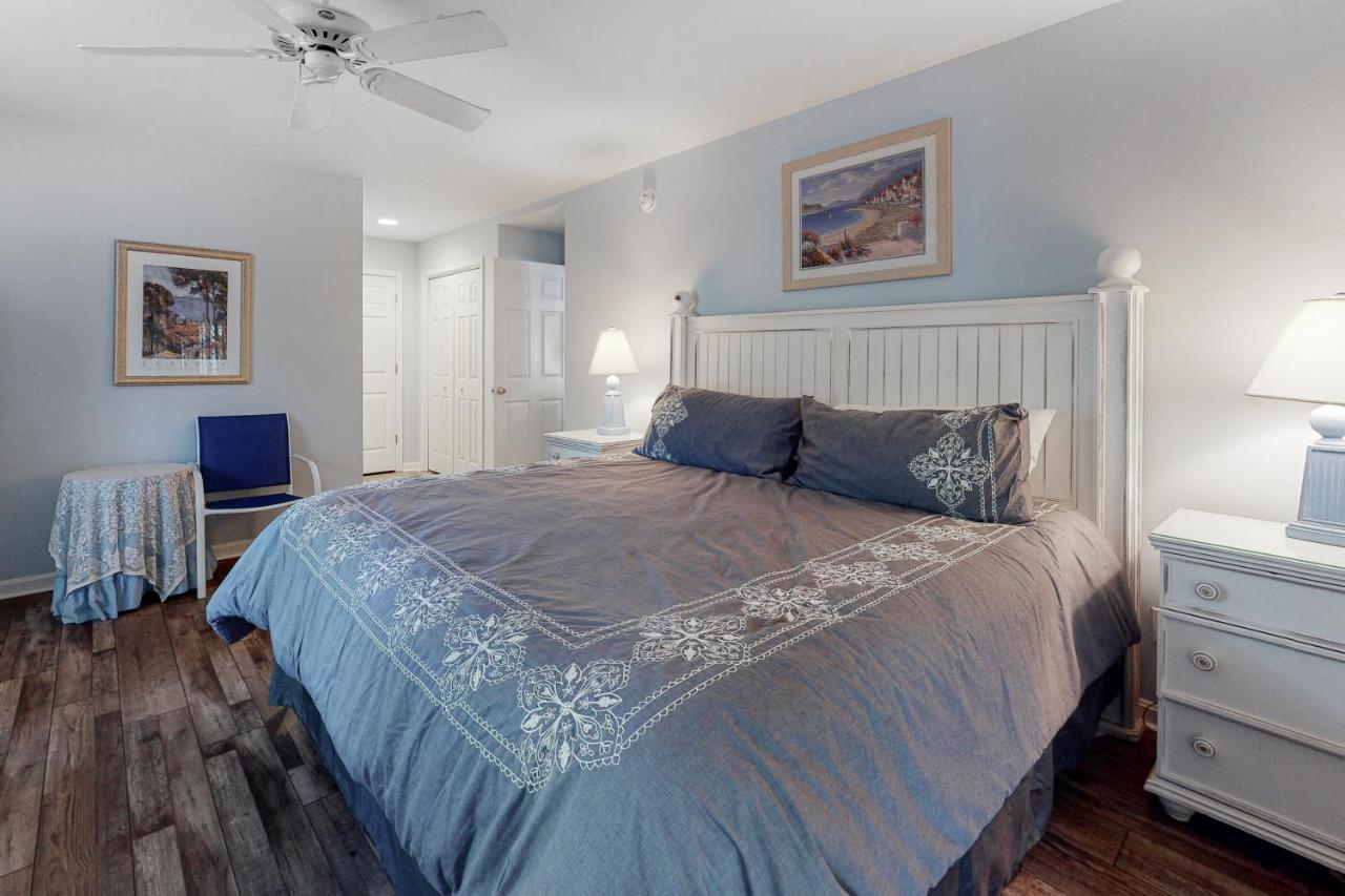 Sea Colony - 53060 Lakeshore *