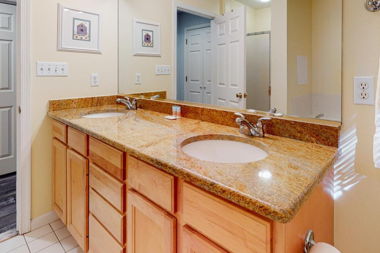 Sea Colony - 53060 Lakeshore