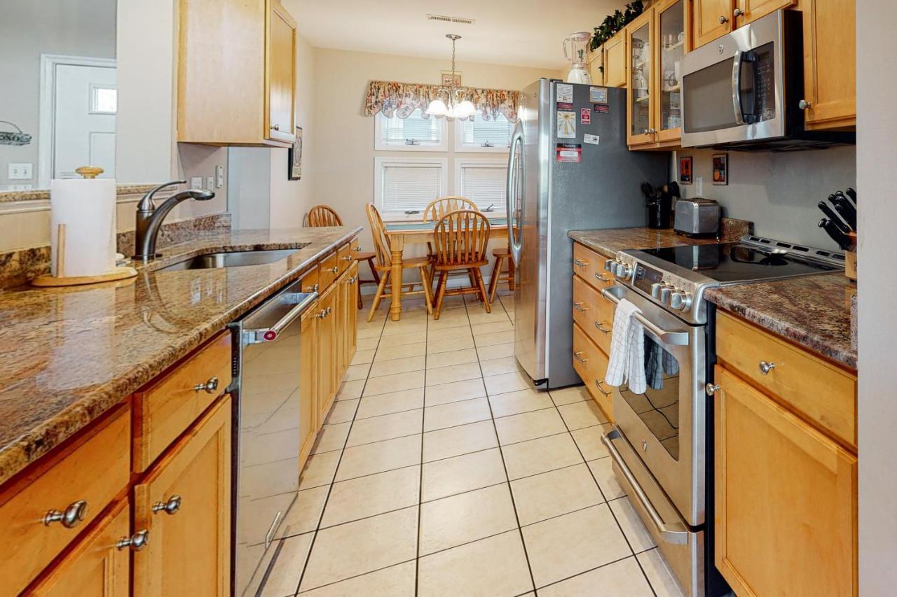 Sea Colony - 53060 Lakeshore *