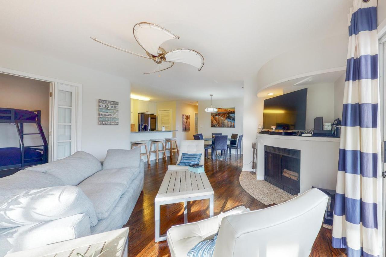 Sea Colony - 19006 Lakeview Court Apartment