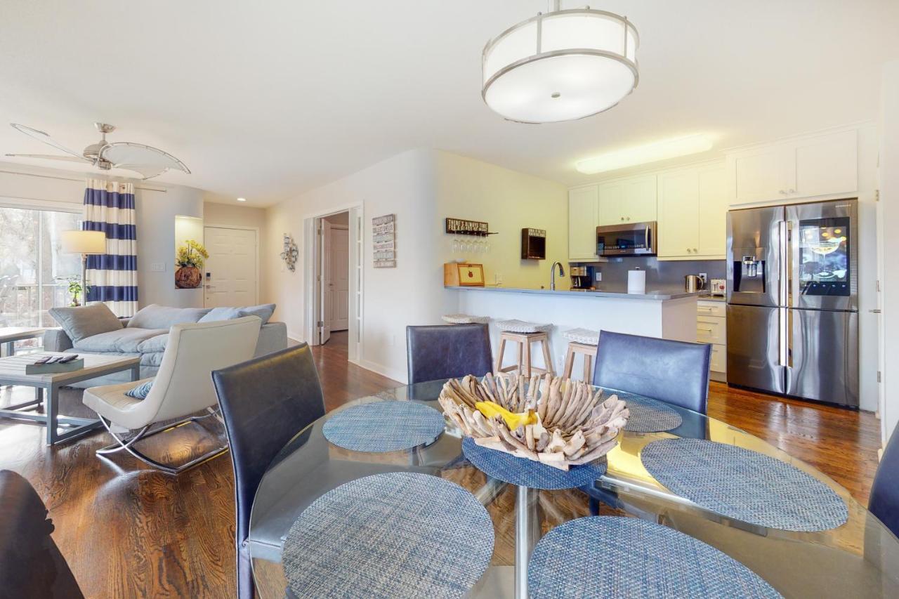 Apartment Sea Colony - 19006 Lakeview Court