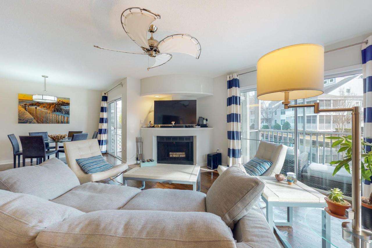 Sea Colony - 19006 Lakeview Court