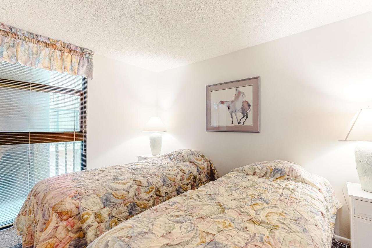 Sea Colony -- 2c Annapolis Garden Apartment *