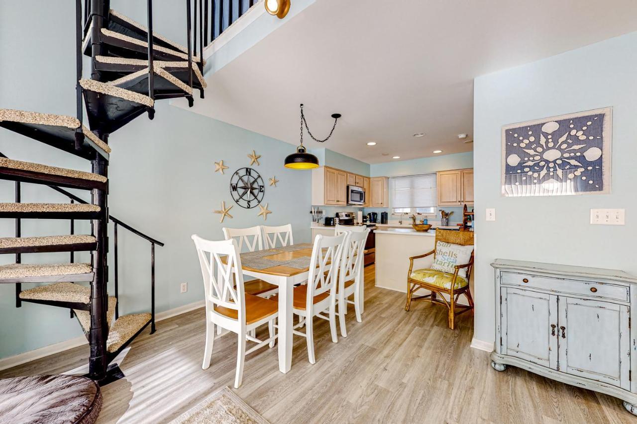 Sea Colony --- 2403 Round Robin Apartment
