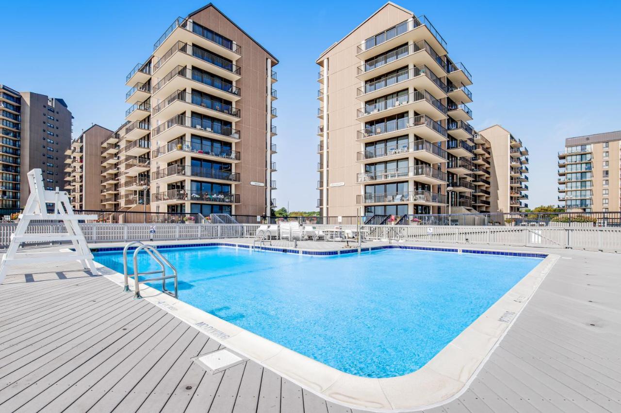 Sea Colony --- 702 Harbour Apartment