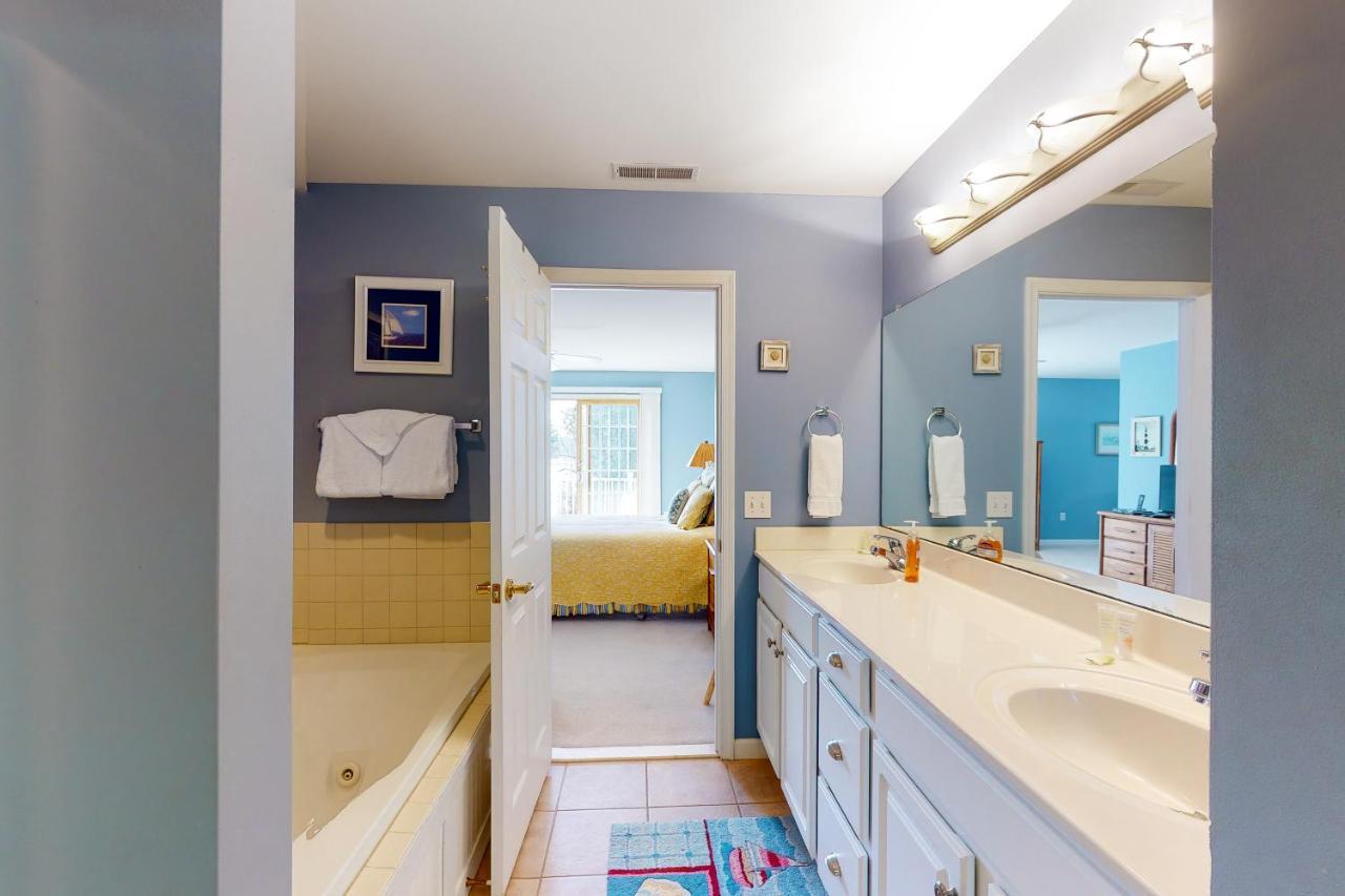 Salt Pond -- 13 Skipjack Village Holiday home *