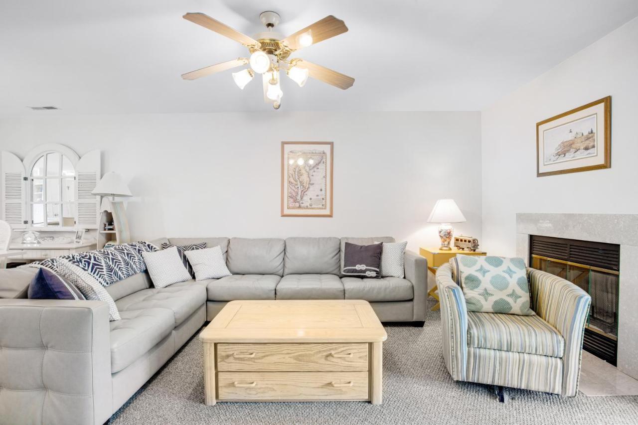 Westwood --- 828 Westwood Ave, Unit B Holiday home