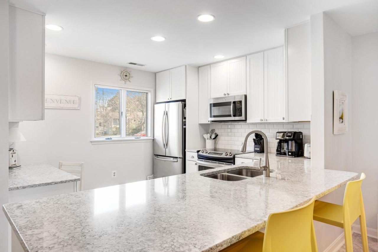 Westwood --- 828 Westwood Ave, Unit B Holiday home *