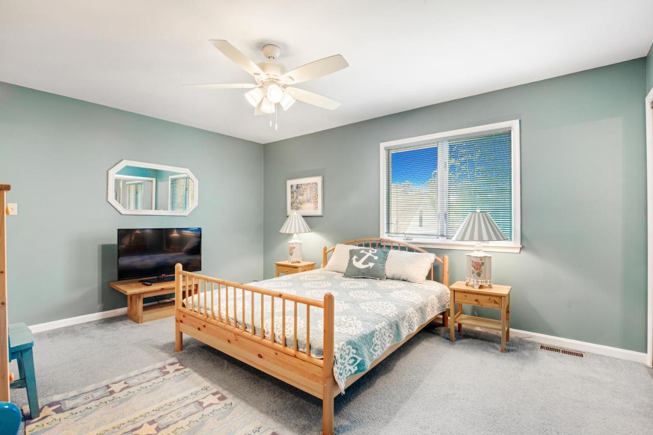 Westwood --- 828 Westwood Ave, Unit B Holiday home