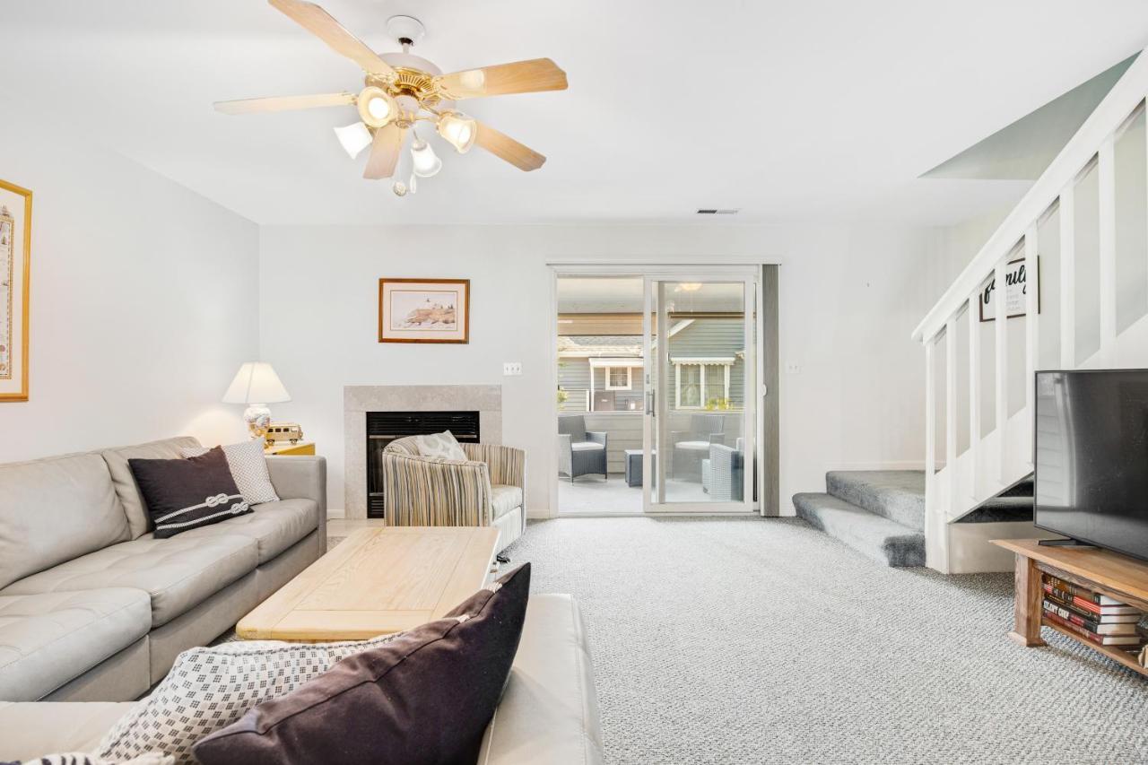 Westwood --- 828 Westwood Ave, Unit B