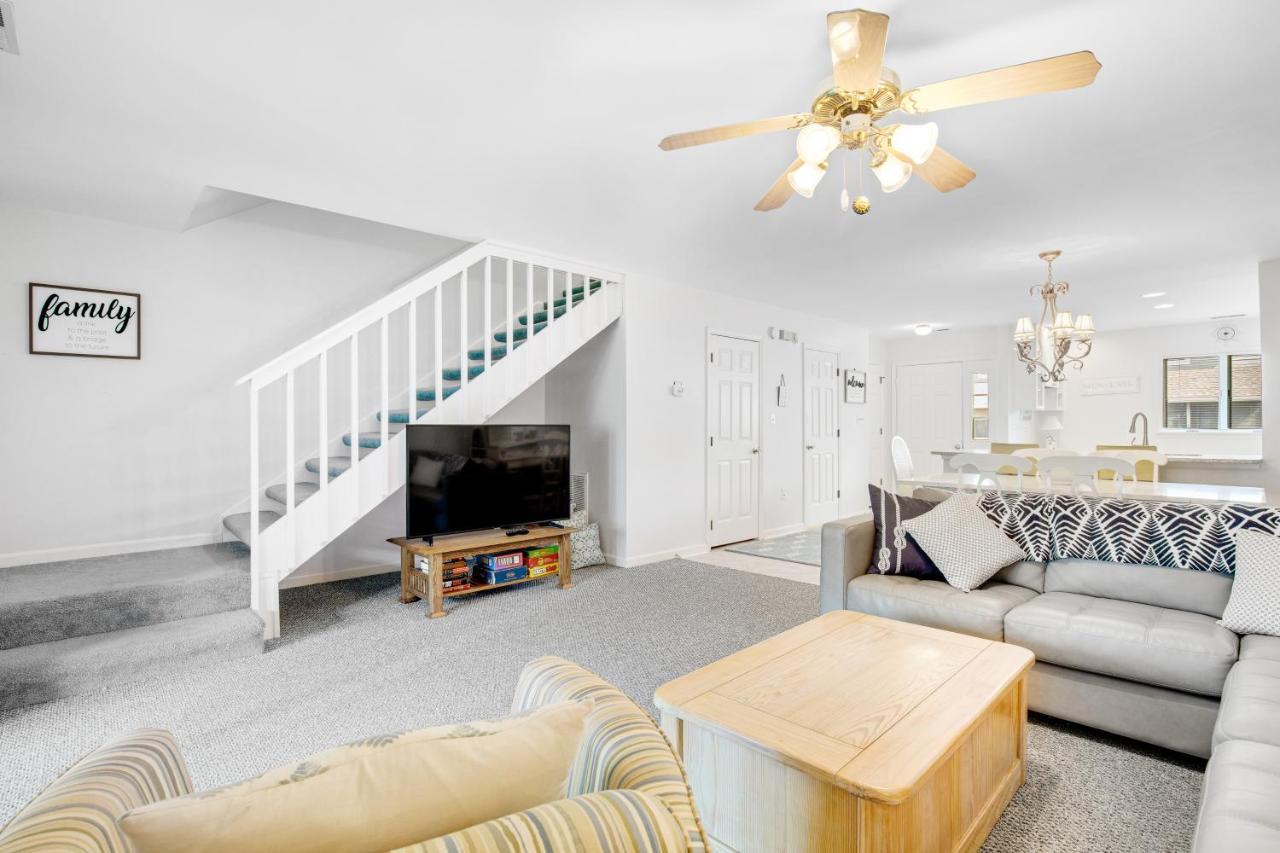 Westwood --- 828 Westwood Ave, Unit B Holiday home *