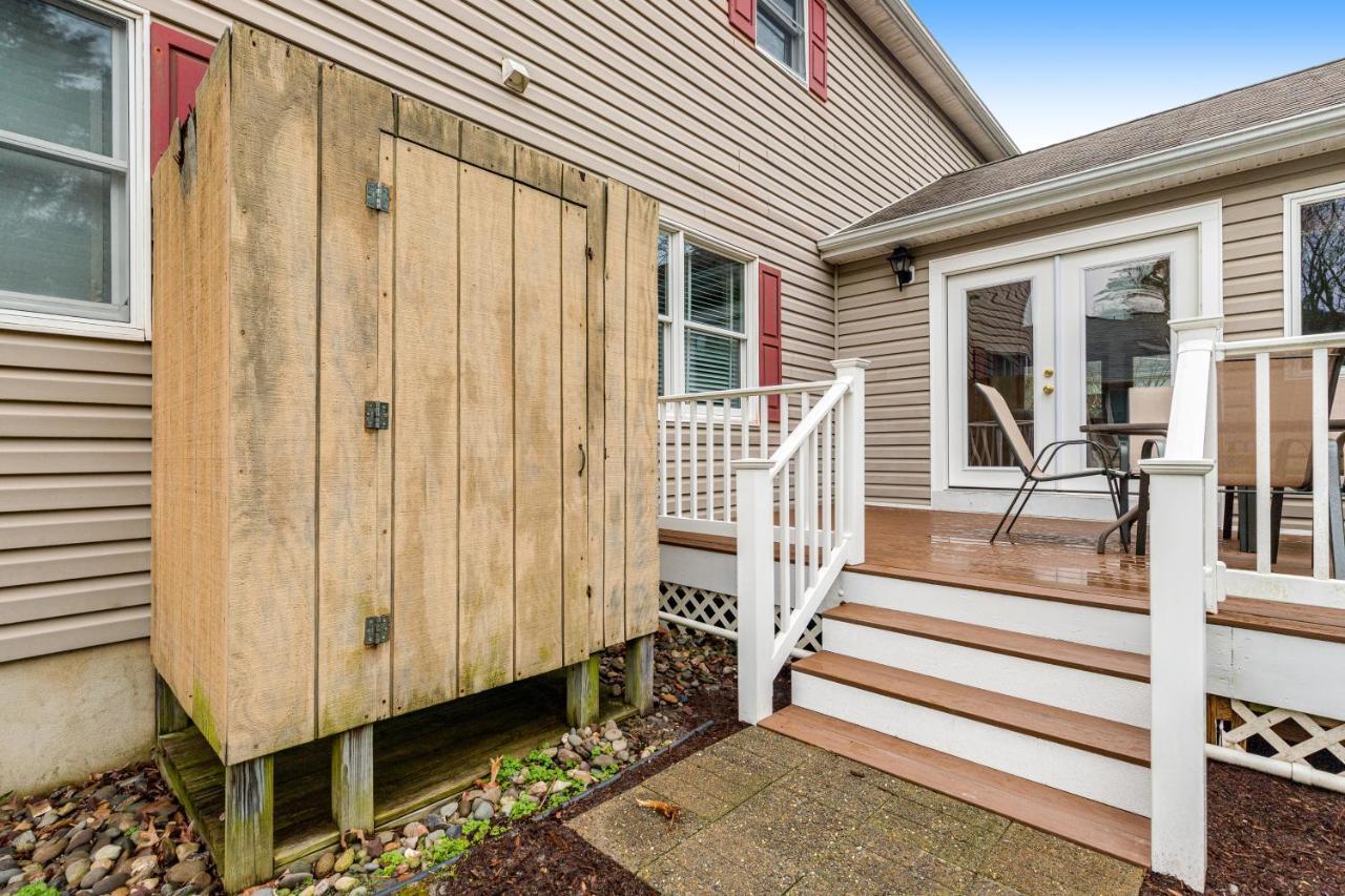 Salt Pond --- 729 Deer Leap Drive *