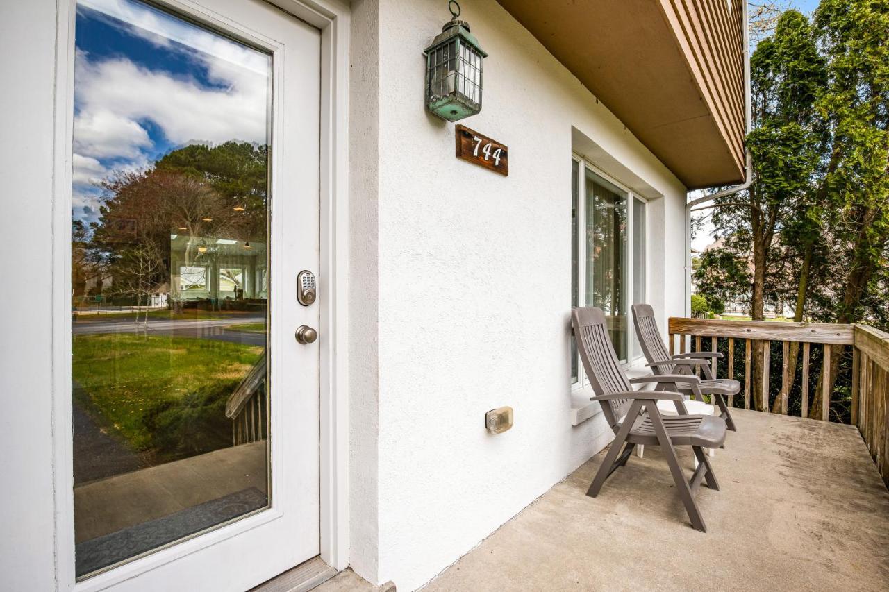 Bayberry Woods --- 744 Bayberry Circle