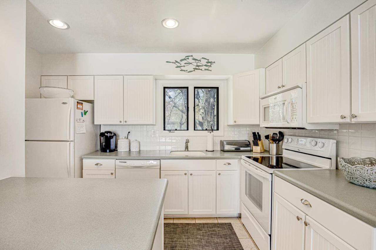 Apartment Sea Colony --- 3003c West Ct *
