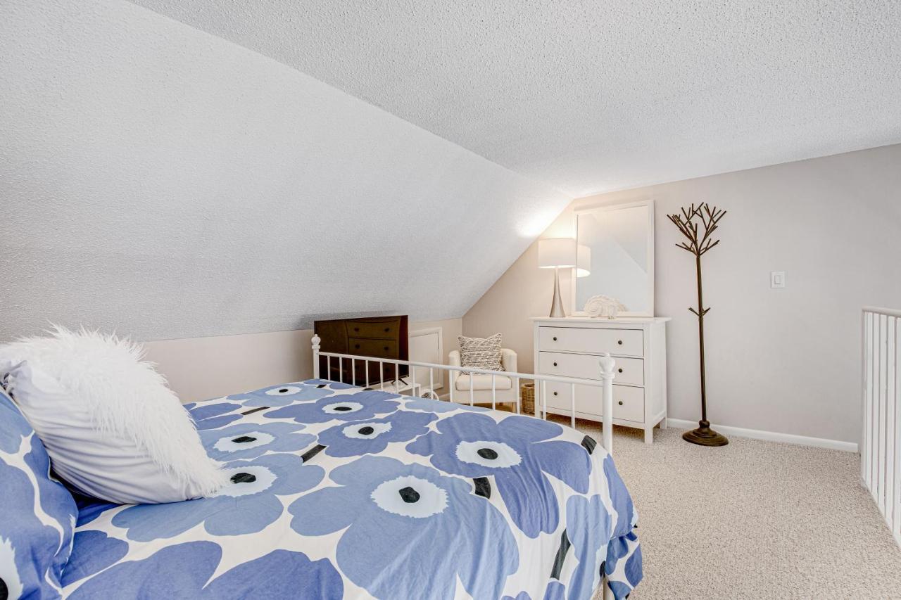 Sea Colony --- 3003c West Ct