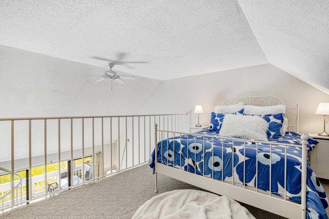 Apartment Sea Colony --- 3003c West Ct *