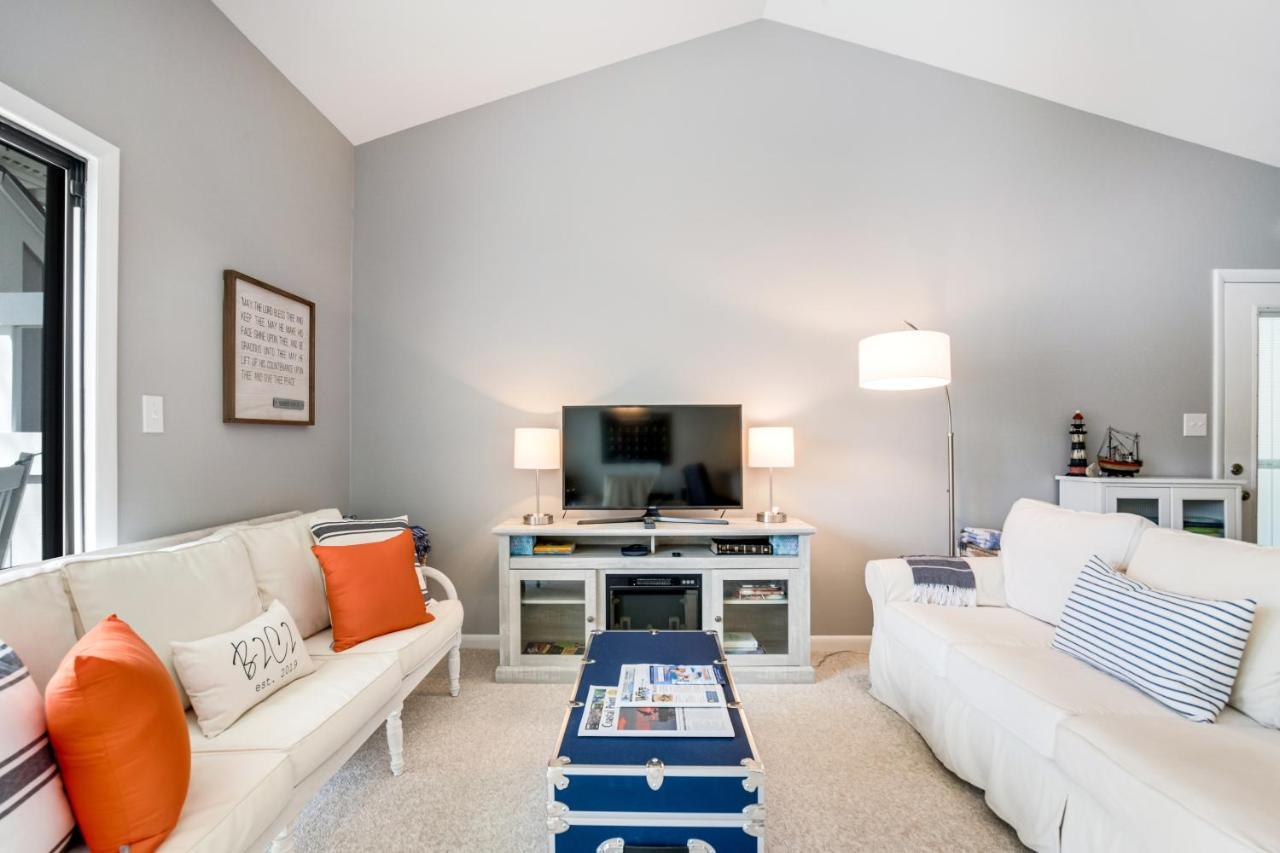 Apartment Sea Colony --- 6501 Woodland