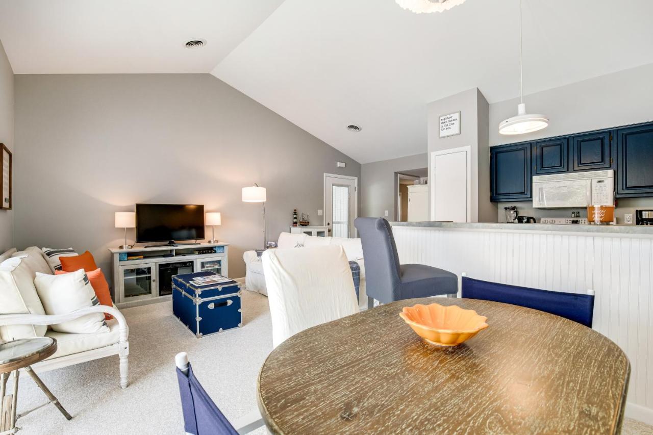Sea Colony --- 6501 Woodland Apartment *