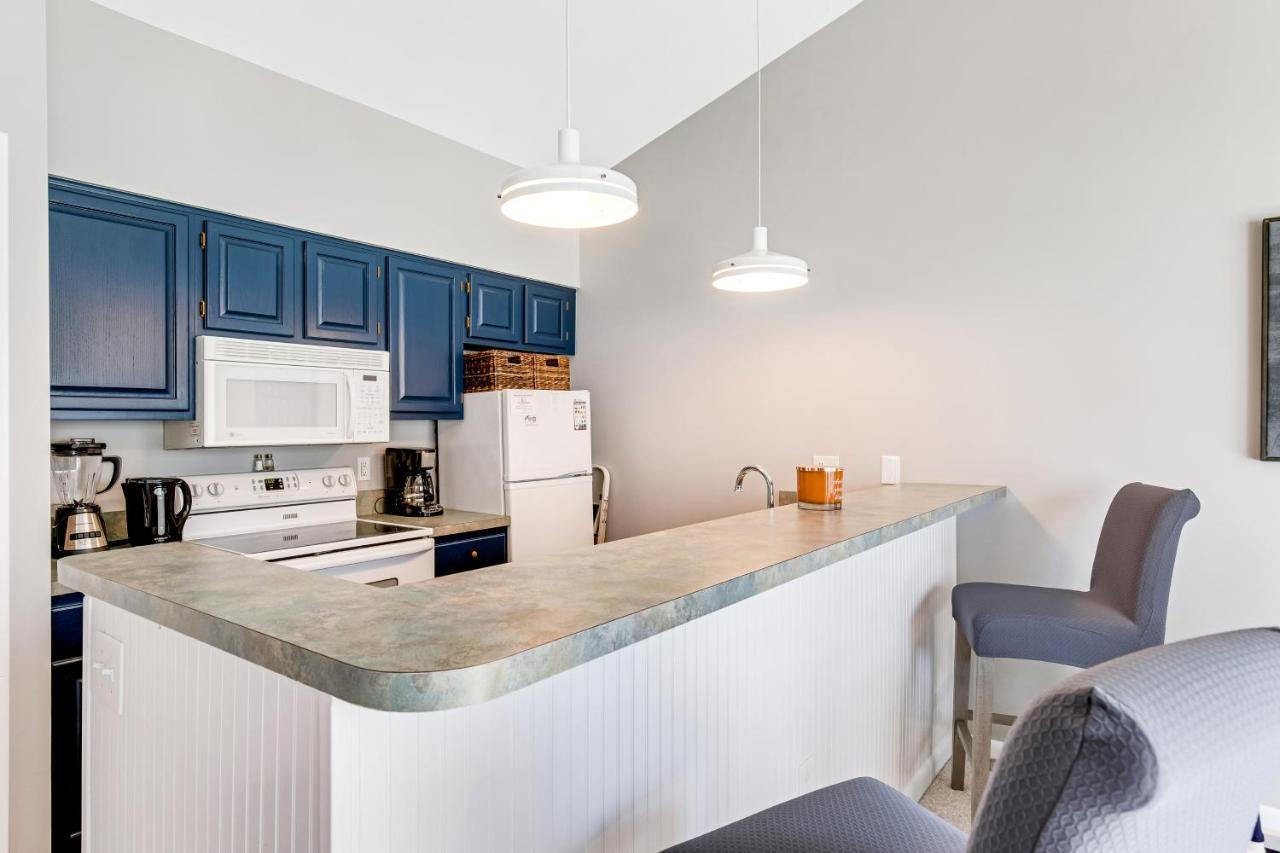 Apartment Sea Colony --- 6501 Woodland