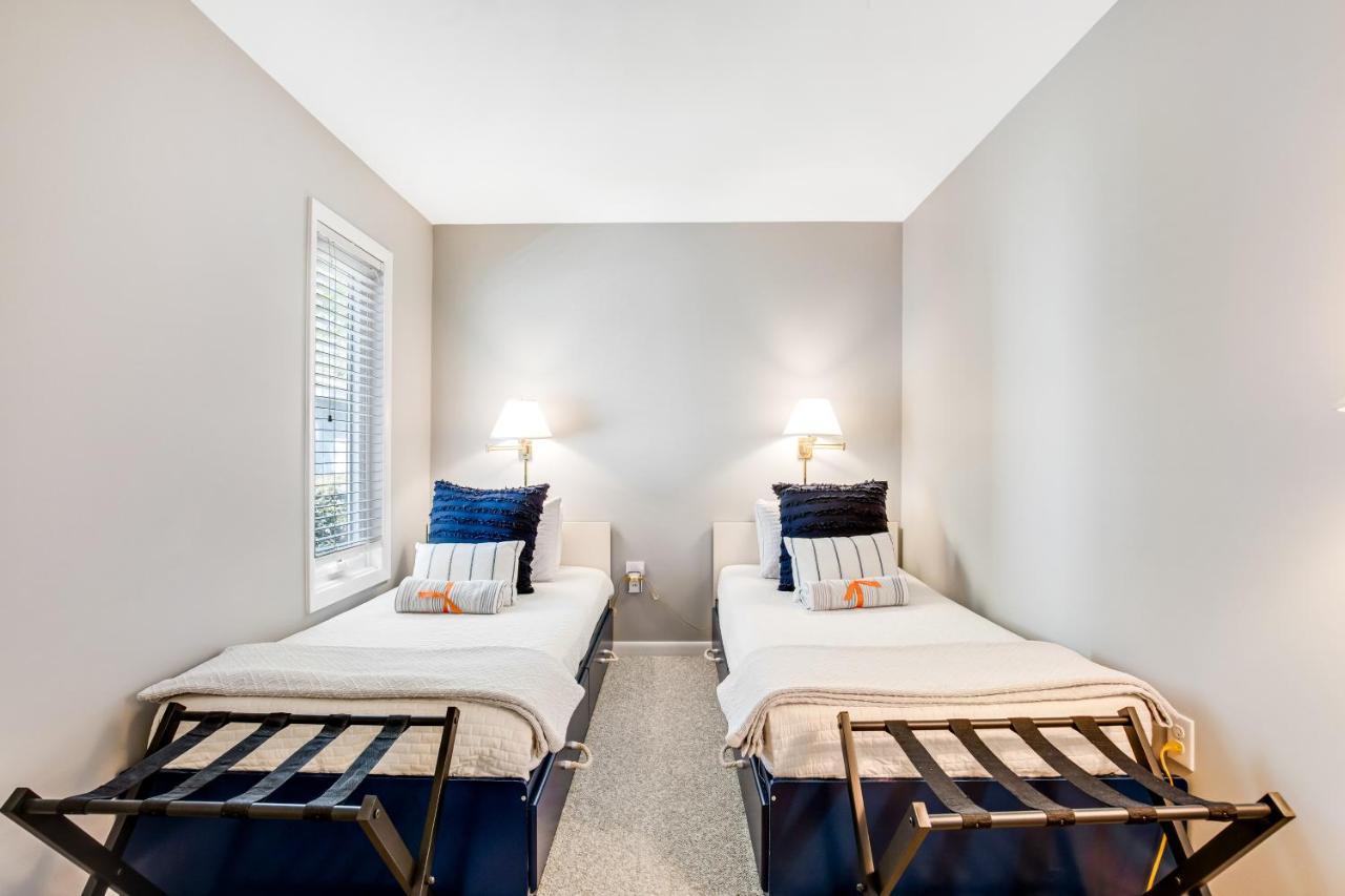 Apartment Sea Colony --- 6501 Woodland