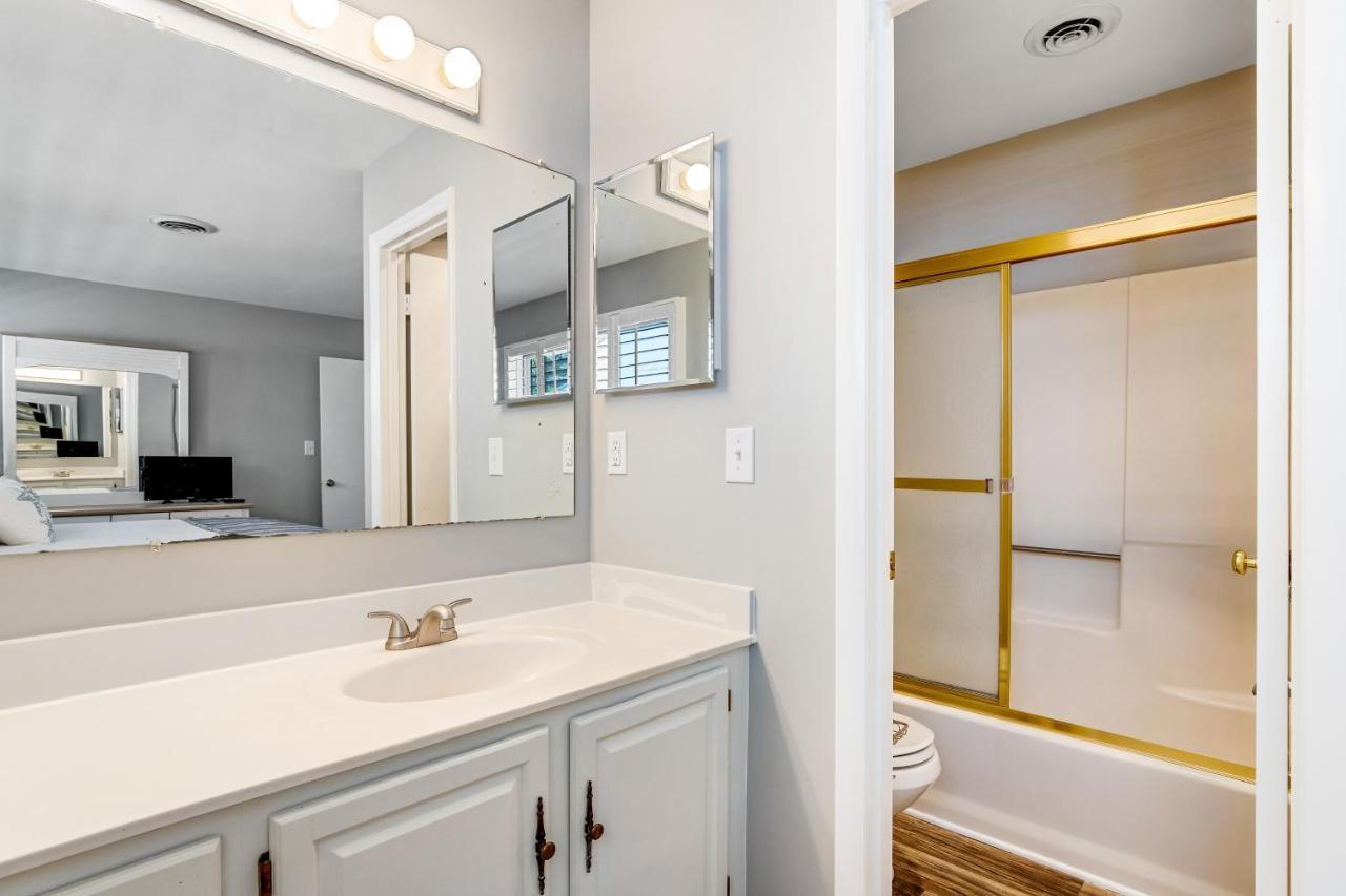 Sea Colony --- 6501 Woodland * Bethany Beach