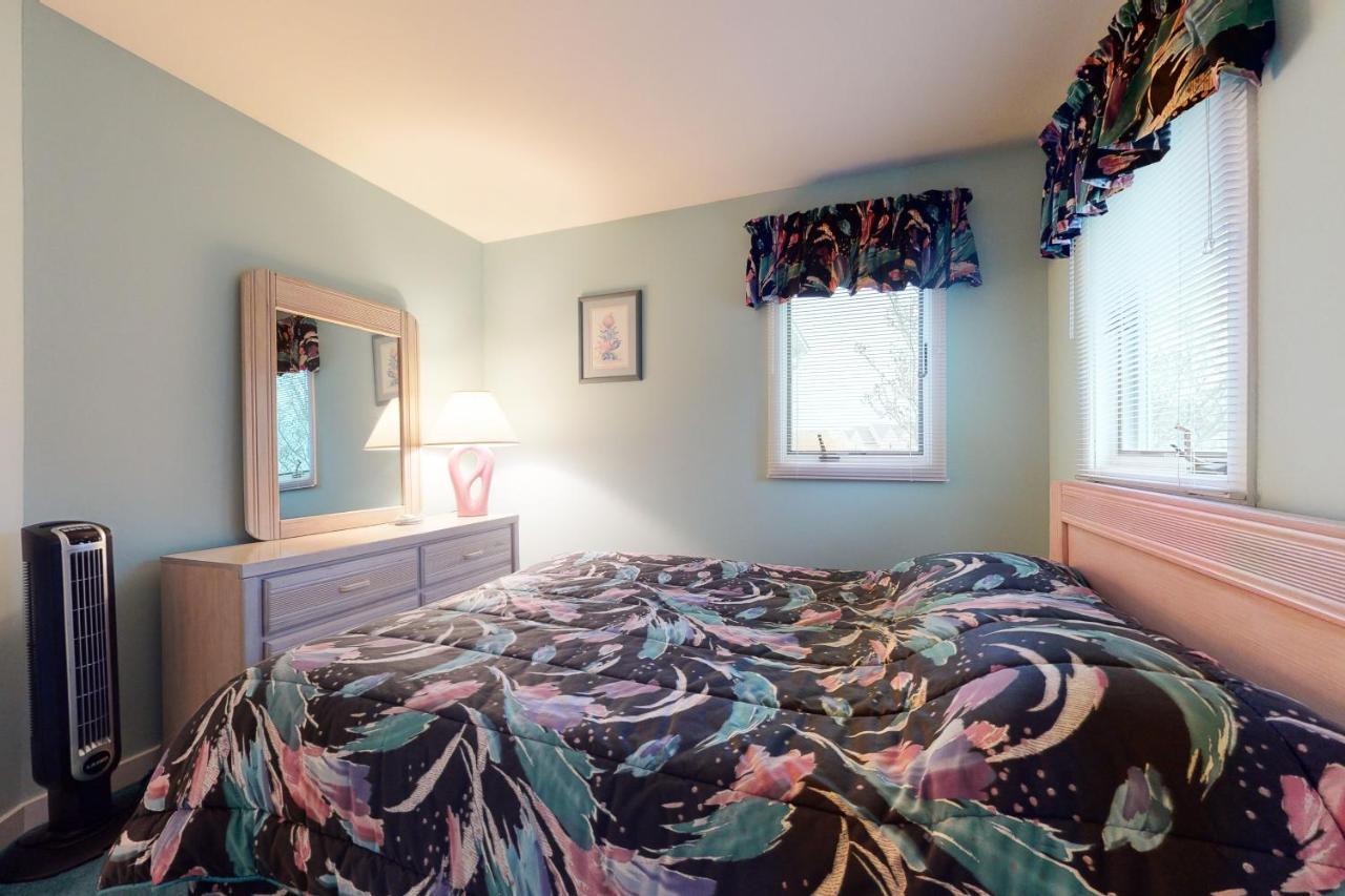 Bethany --- 533a Hudson *