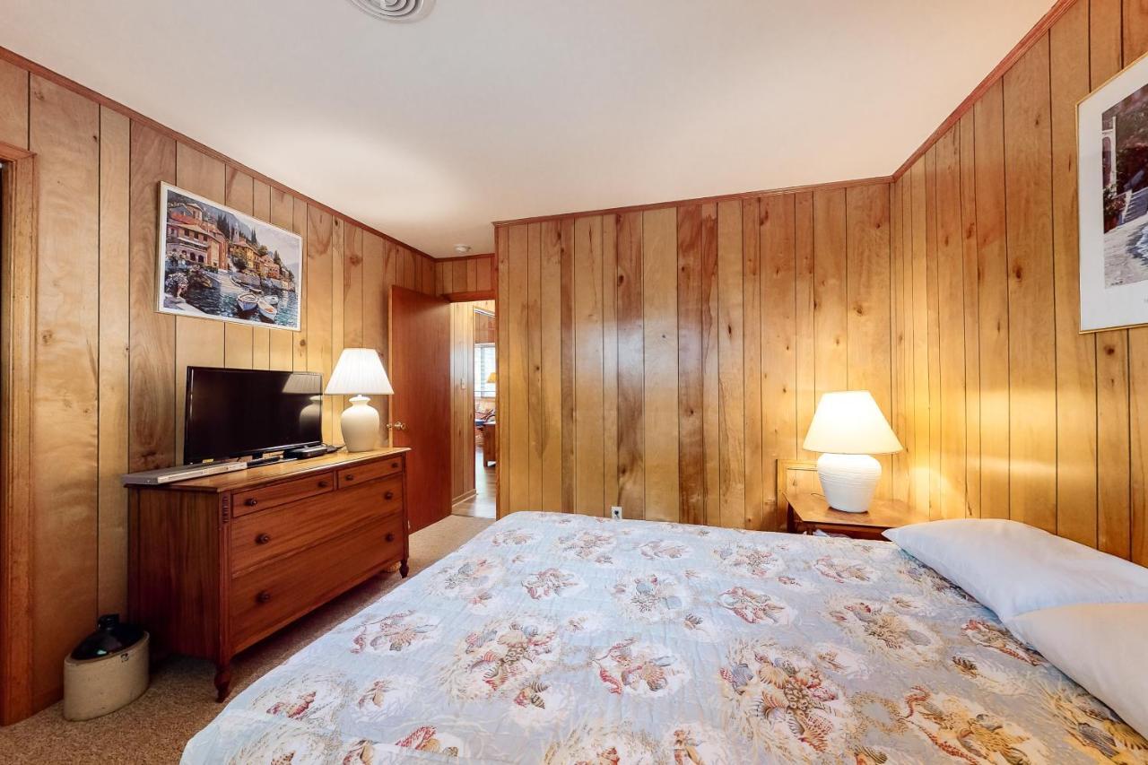 Bethany West -- 720 Halfmoon Holiday home *