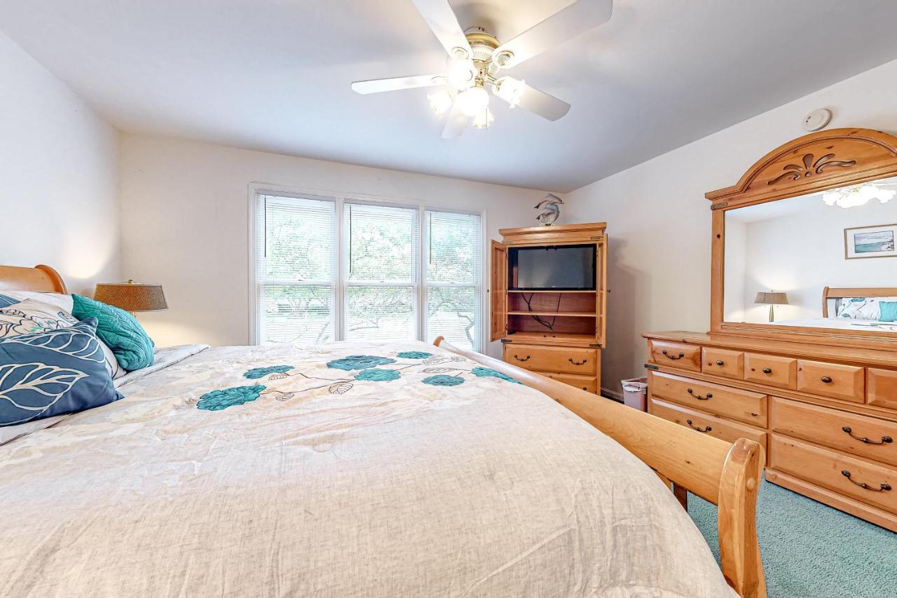 Apartment Sea Colony Tennis --- 55026 Pine Dr