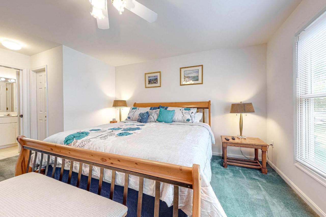 Sea Colony Tennis --- 55026 Pine Dr *