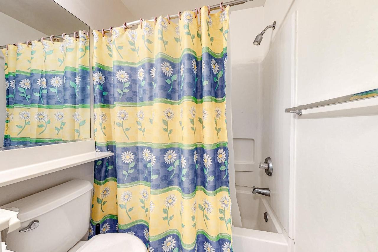 Sea Colony Tennis --- 55026 Pine Dr Apartment