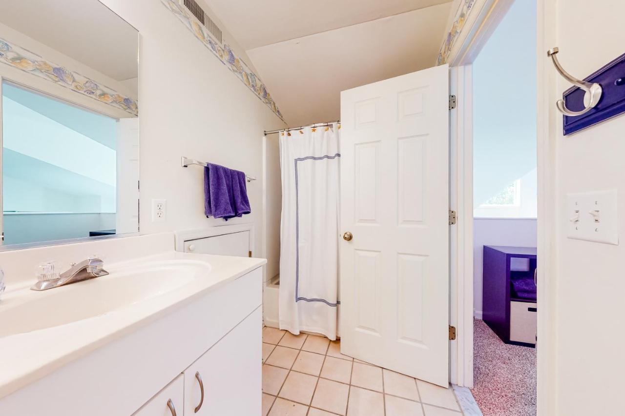 Apartment Sea Colony - 56053 Pinewood Dr