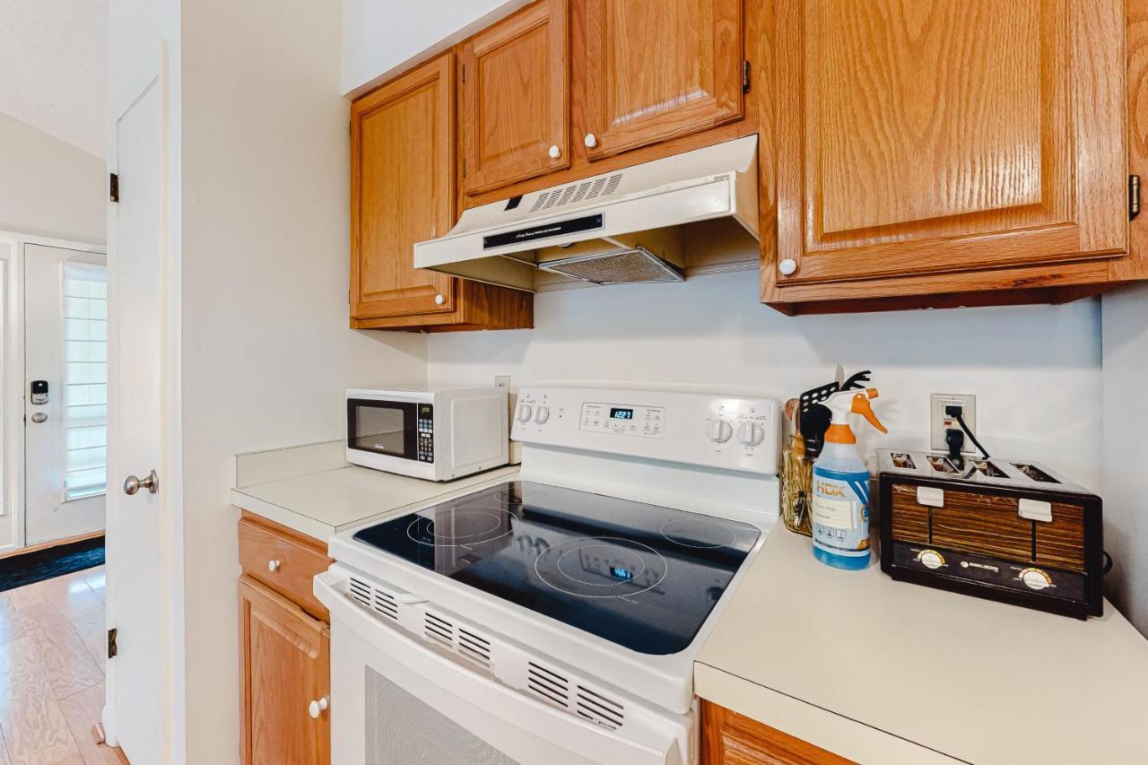 Sea Colony -- 8901 Timberlake Apartment *