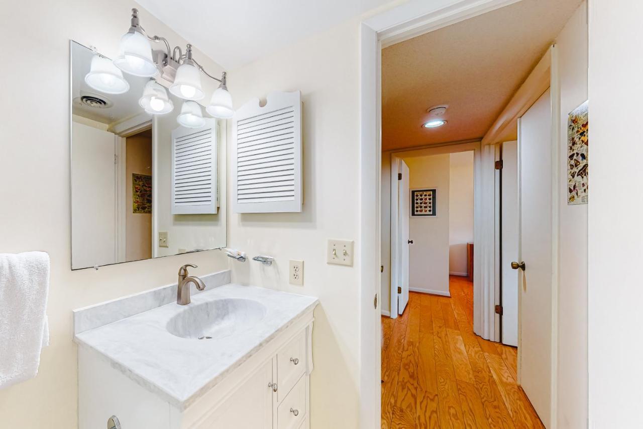 Sea Colony -- 8901 Timberlake *