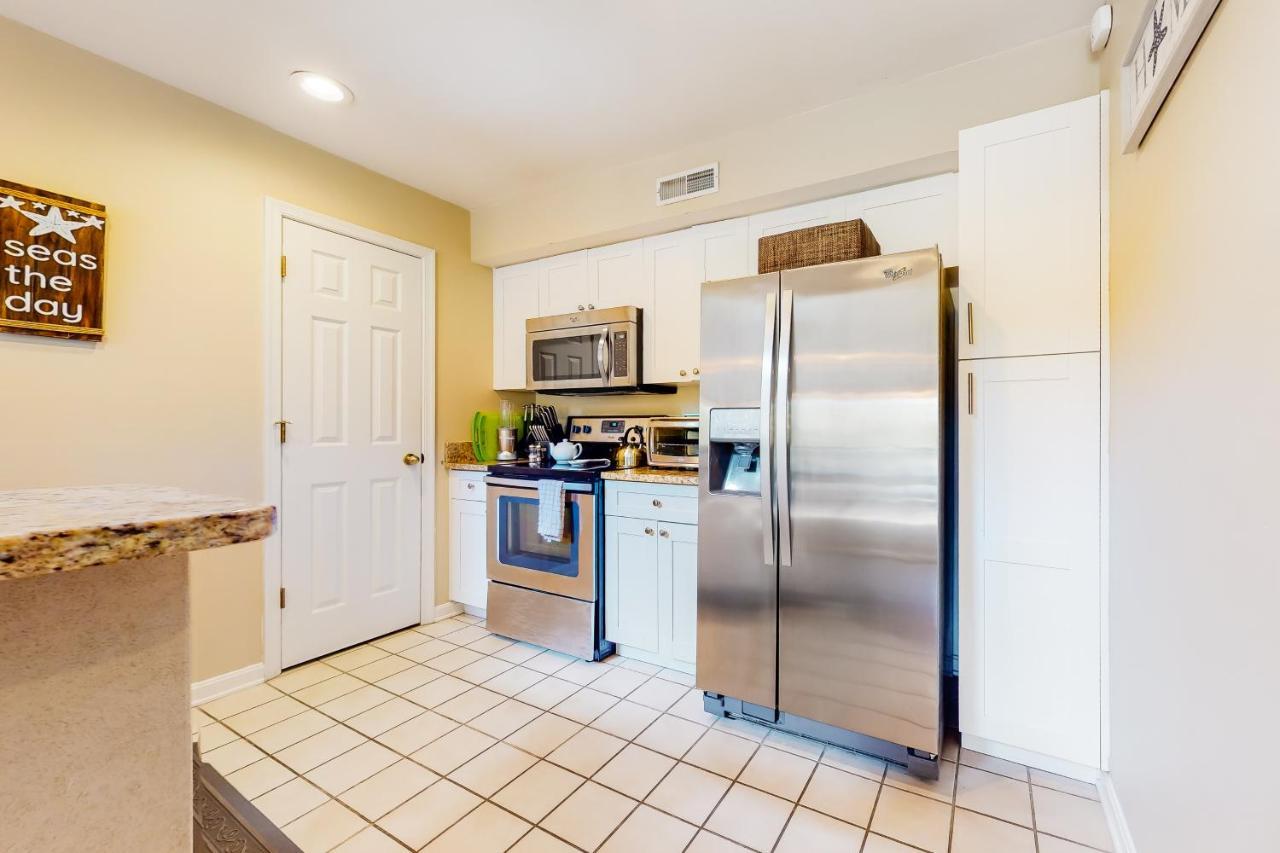 Apartment Sea Colony - 56053 Pinewood Dr