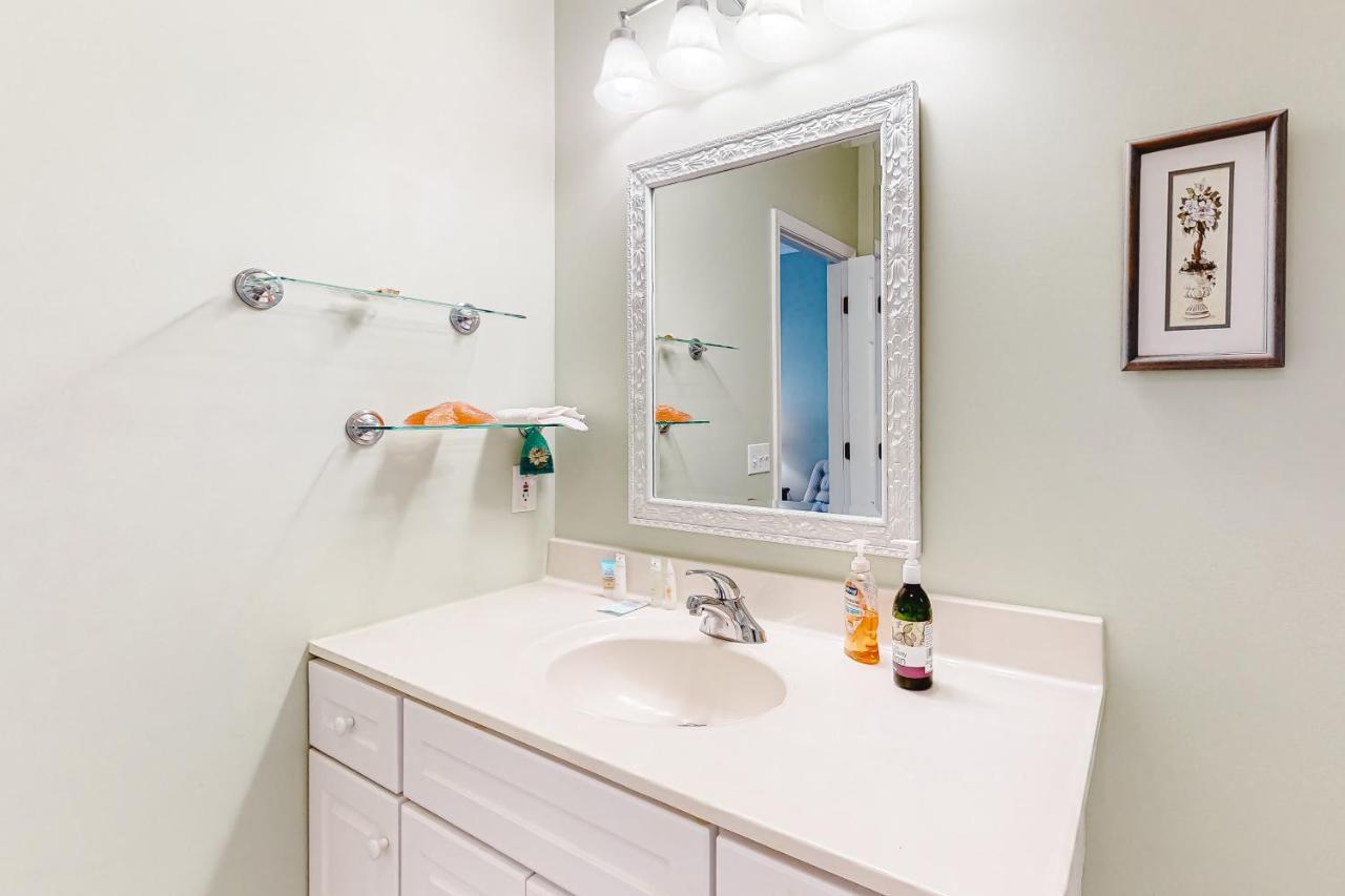 Salt Pond -- 23 Topsail Village Apartment *