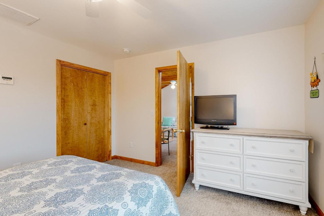 Gull's Nest --- 39638 S Gulls Way Ct *