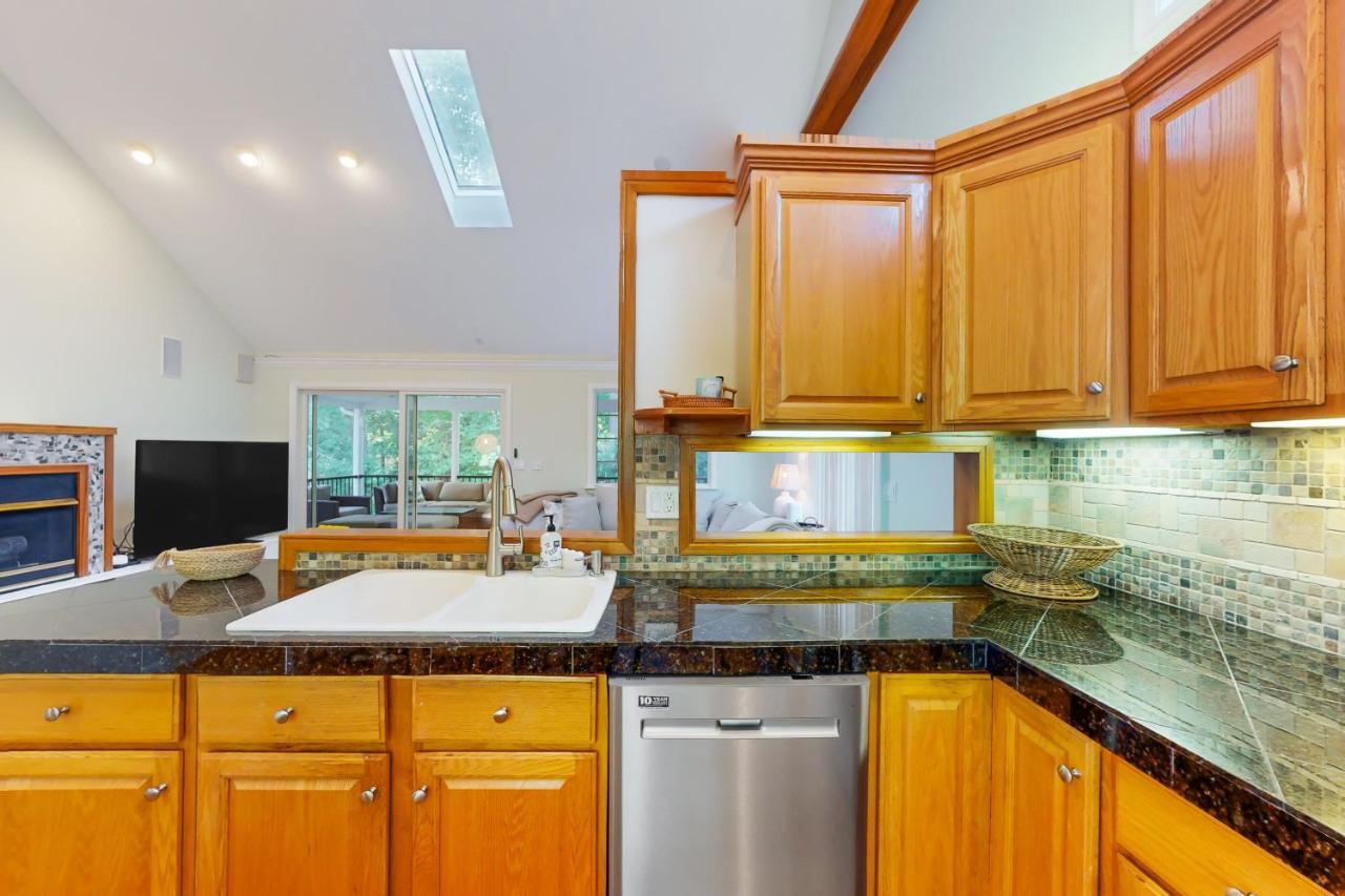 Salt Pond Hideaway --- 710 Deer Leap Dr Holiday home *