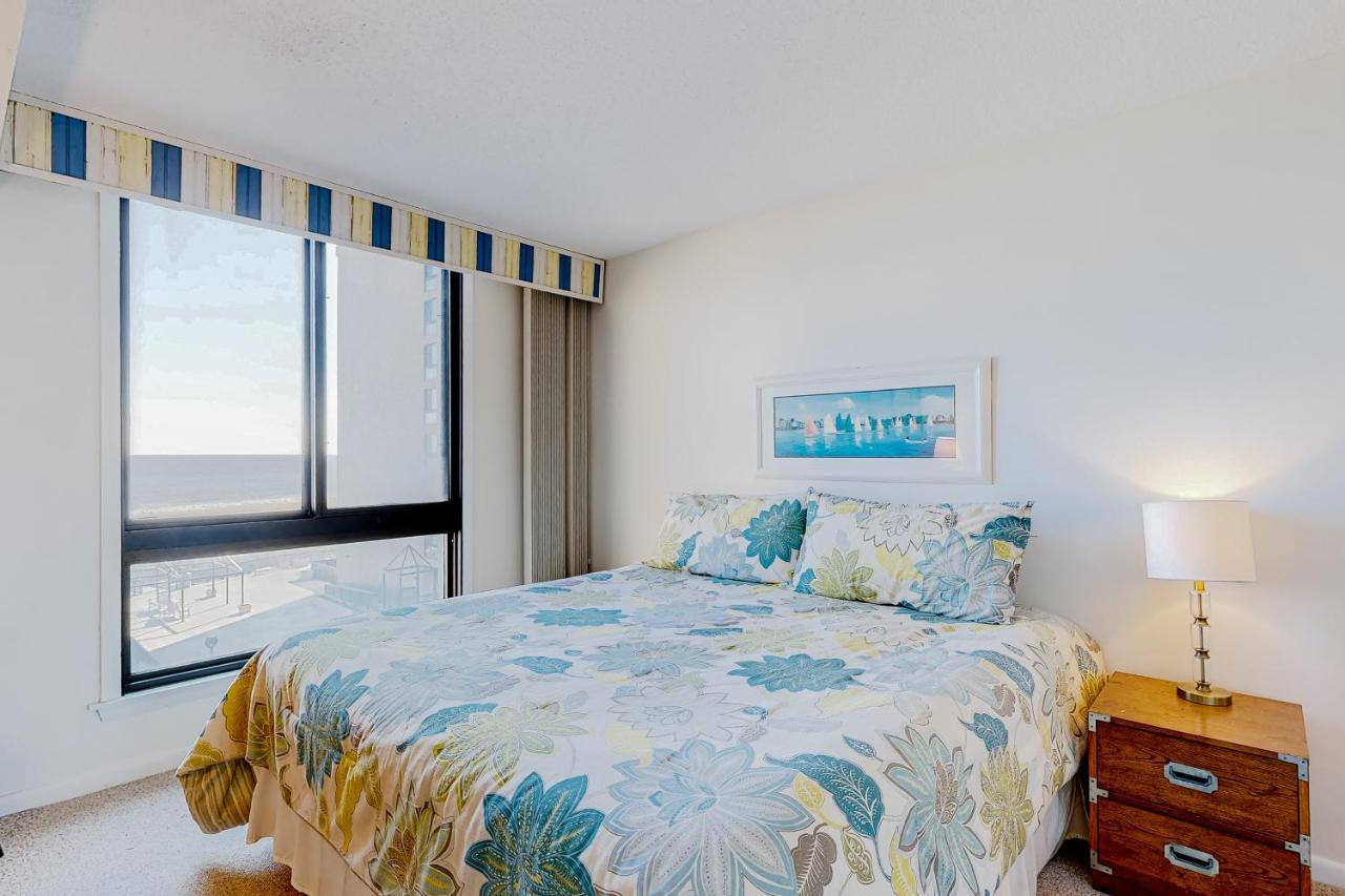 Sea Colony --- 403 Farragut House Road Apartment *